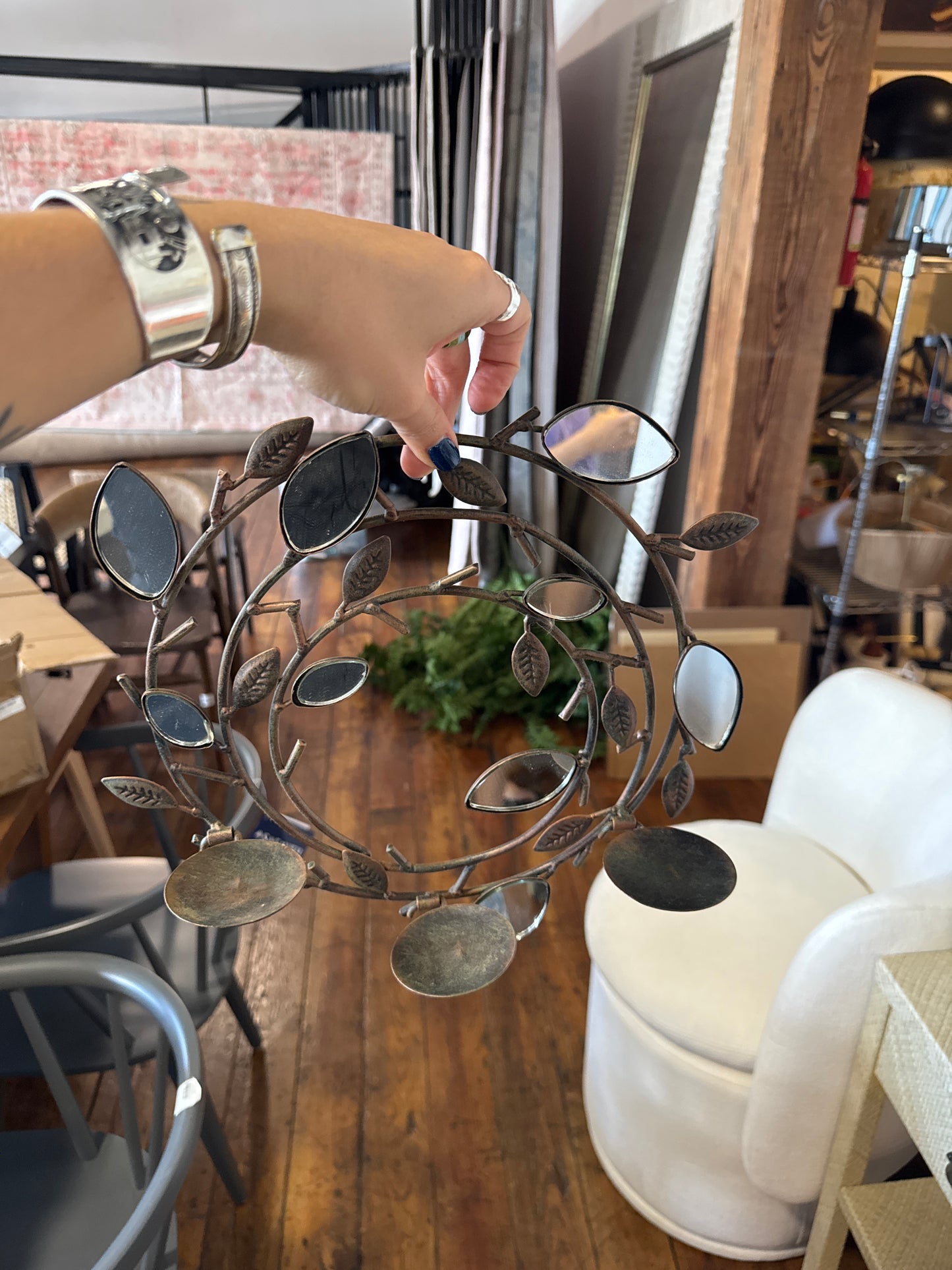 Metal leaf mirrored candle holder / wall hanger 🕯️