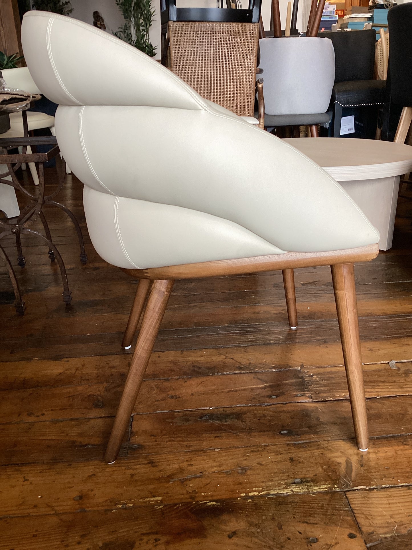 Beige faux leather bubble accent chair 📻