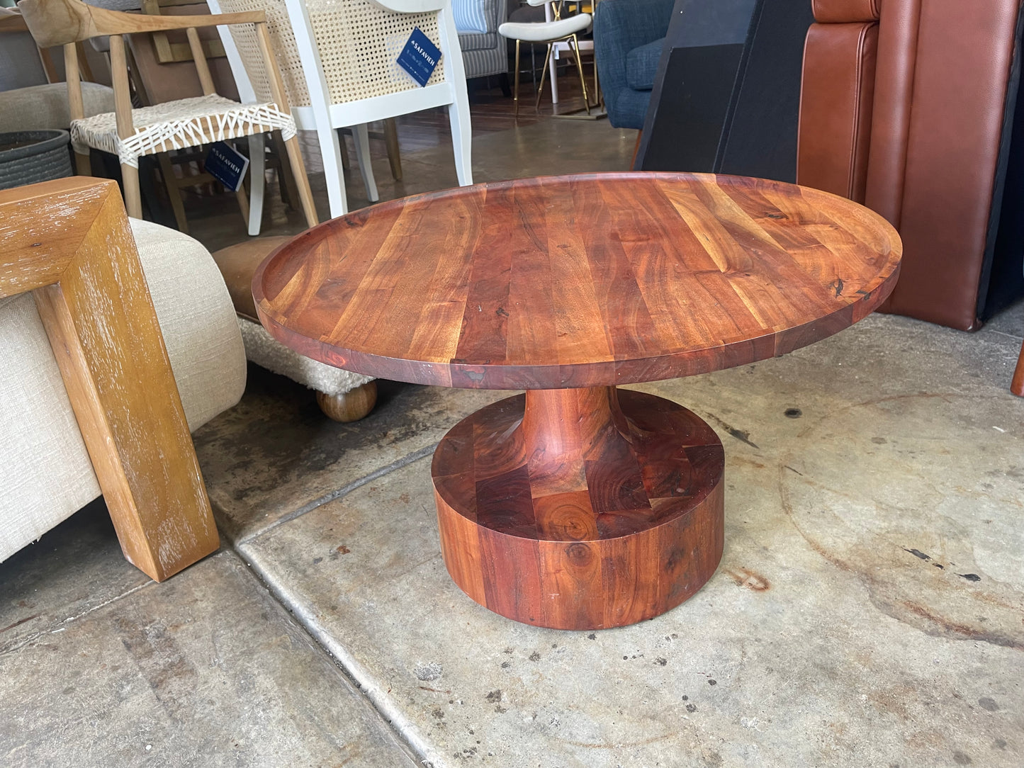 Gorgeous brown wood 26” pedestal coffee table ☕️