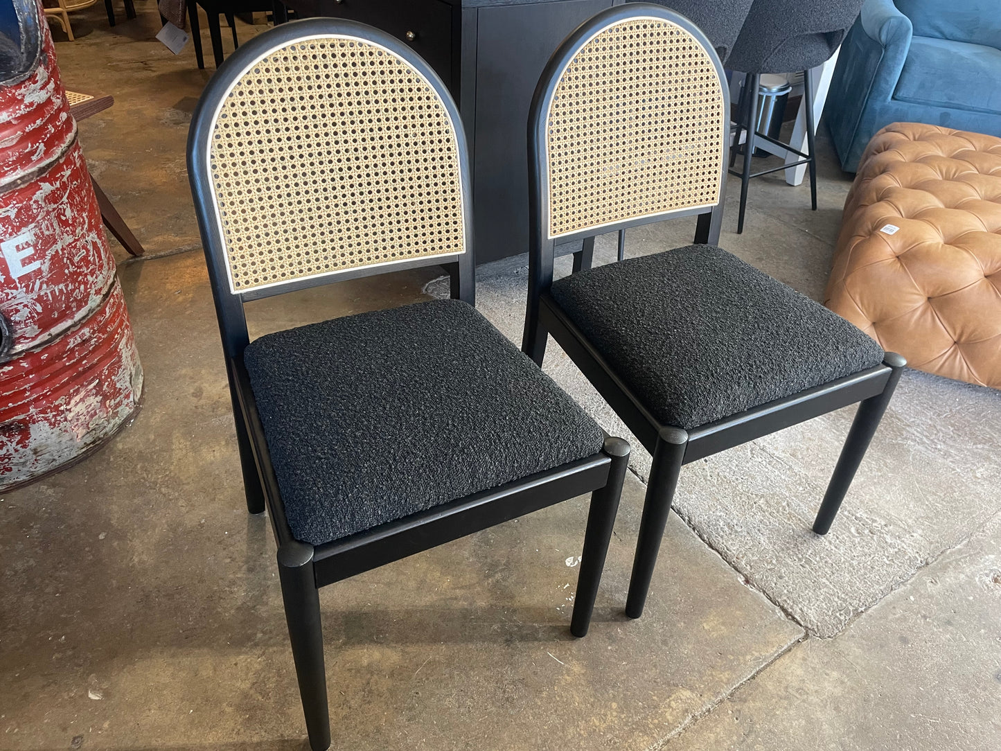 2 MCM black boucle & oak wood dining chairs🌻