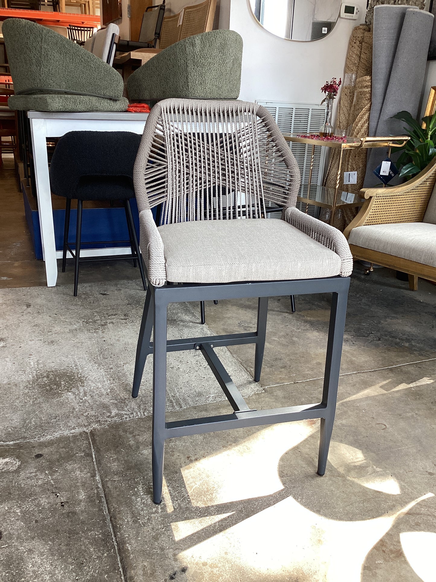 Woven back indoor/outdoor counterheight stool with metal legs 🥃