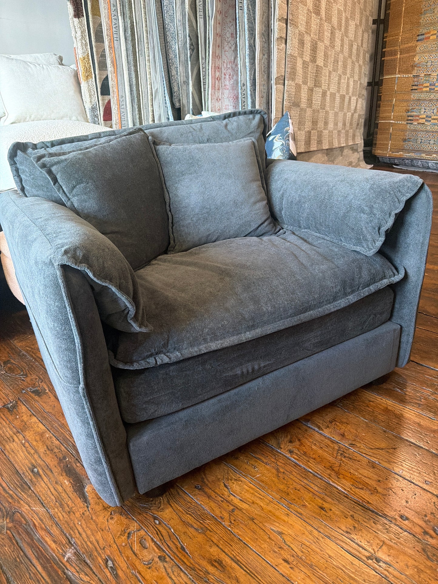 Oversized soft chenille grey chair 🩶