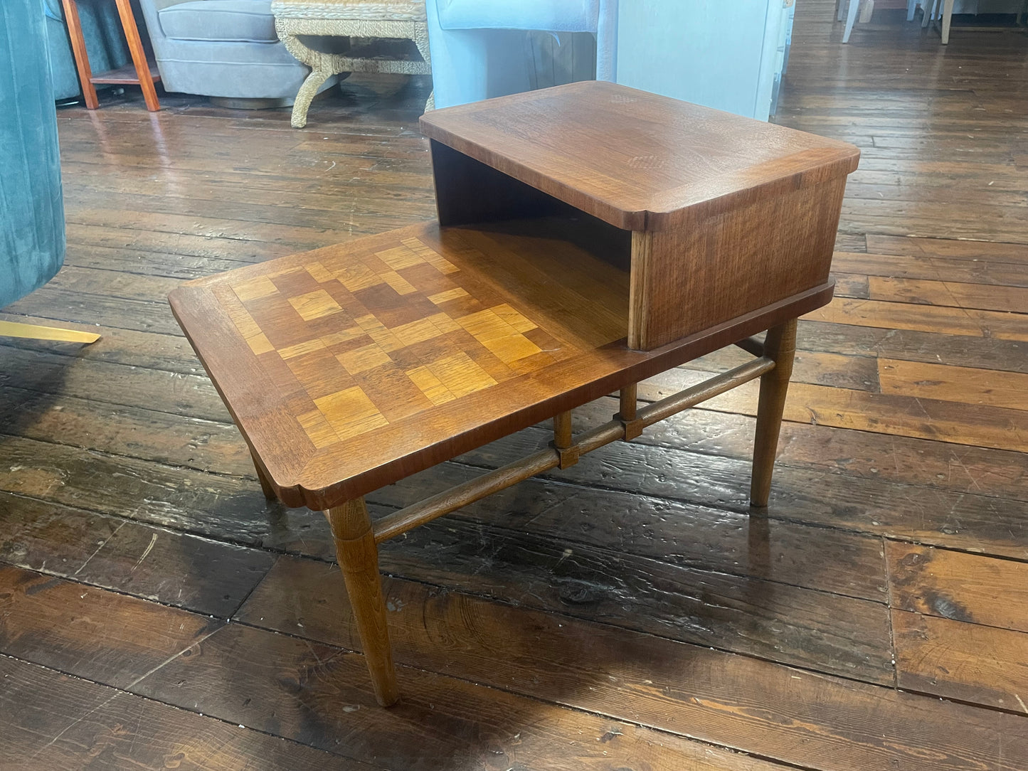 Vintage wood end table w/ shelf ☕️