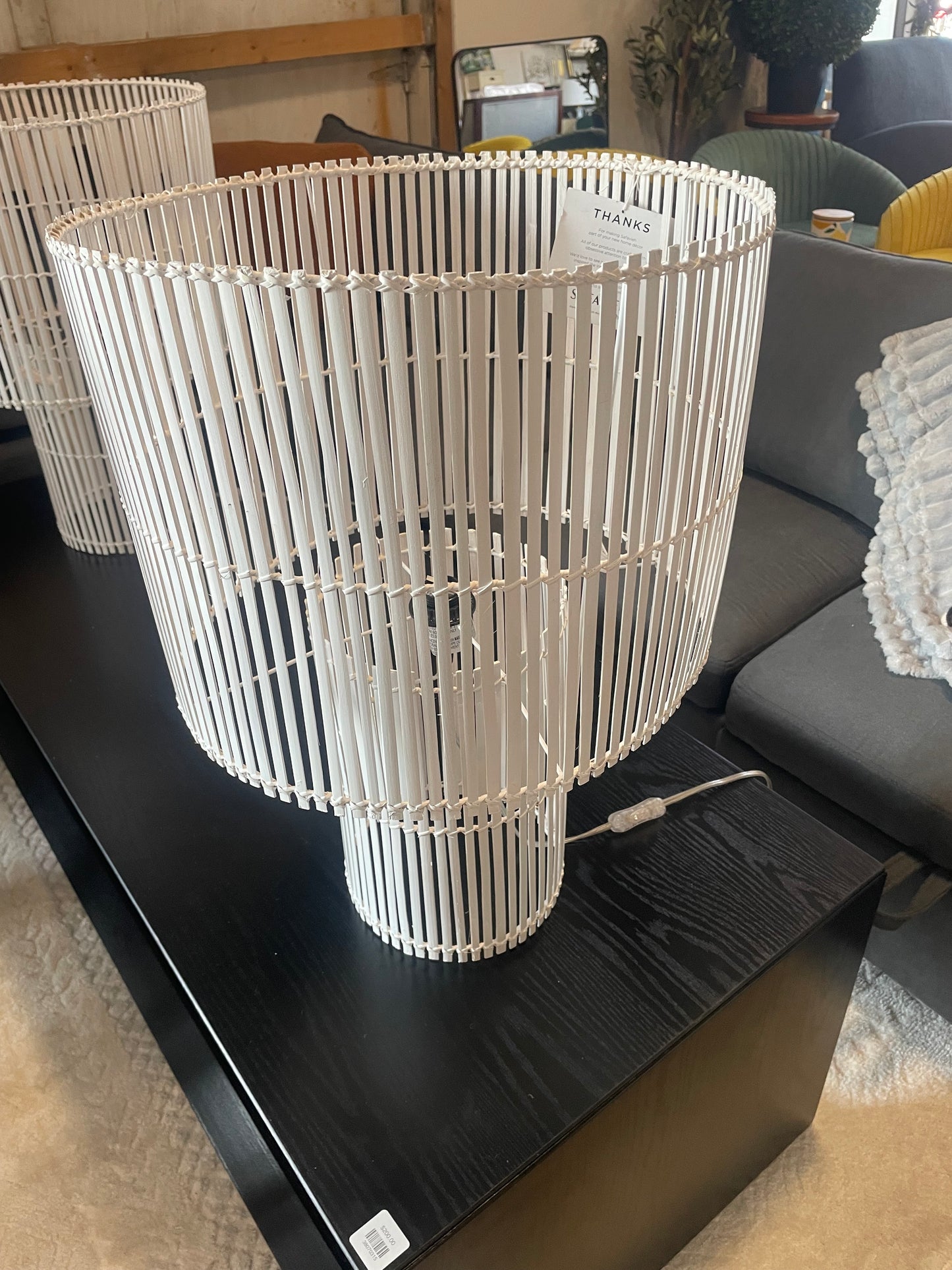 White 25” funky lamp 🤍