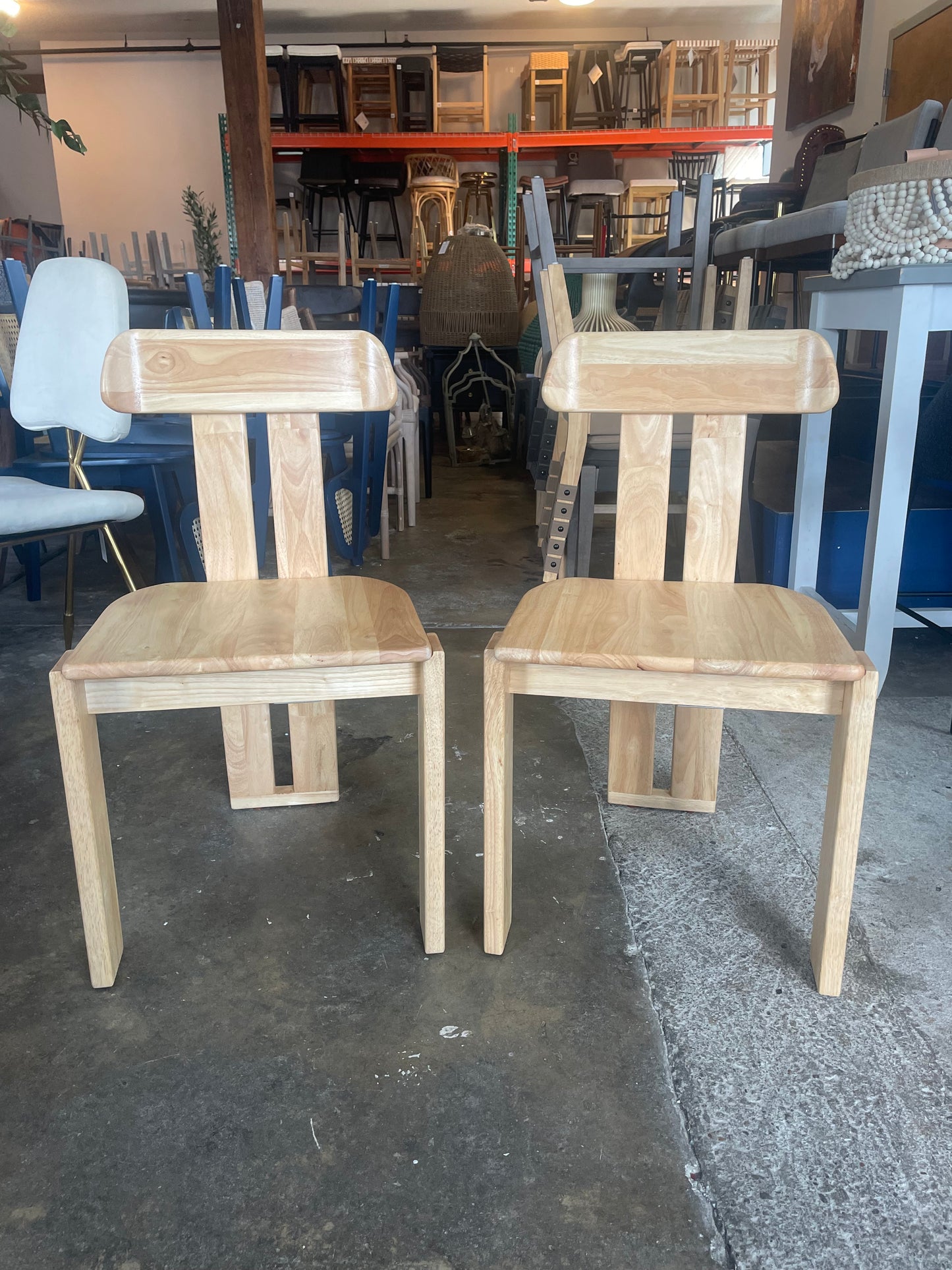 2 blonde wood modern dining chairs 🌺