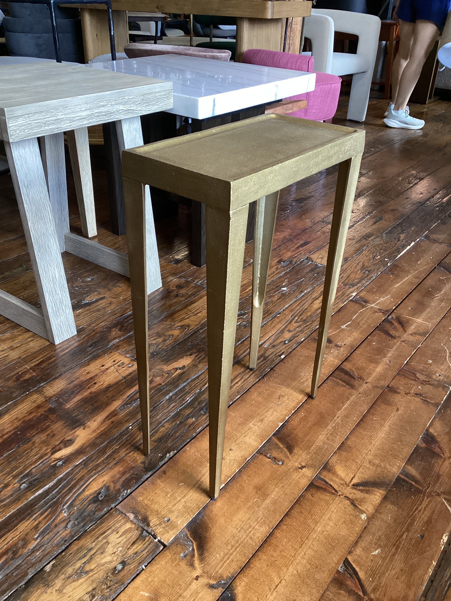 Brassy gold cast aluminum skinny end table 💫