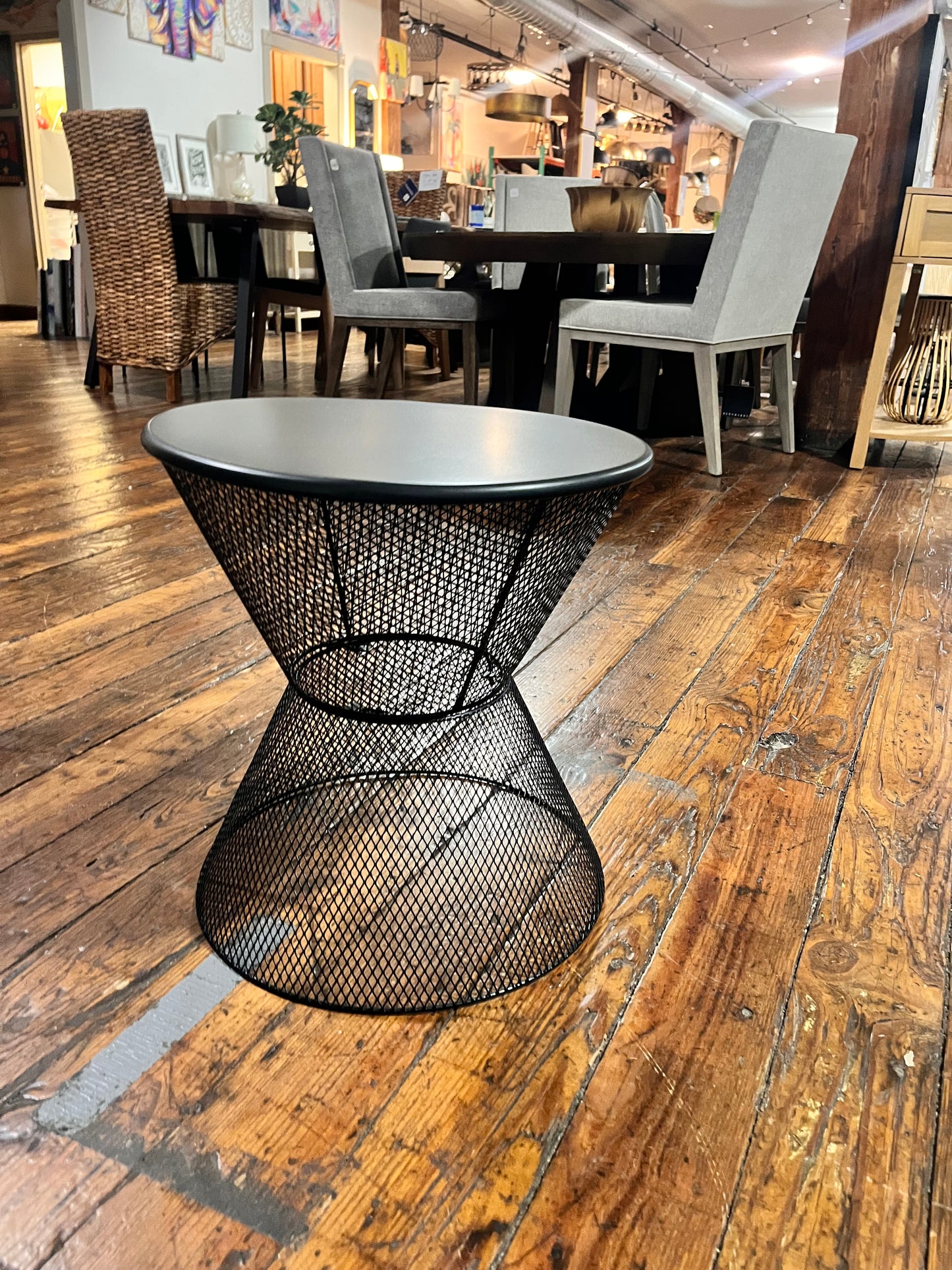 Lightweight black hourglass end table🌻
