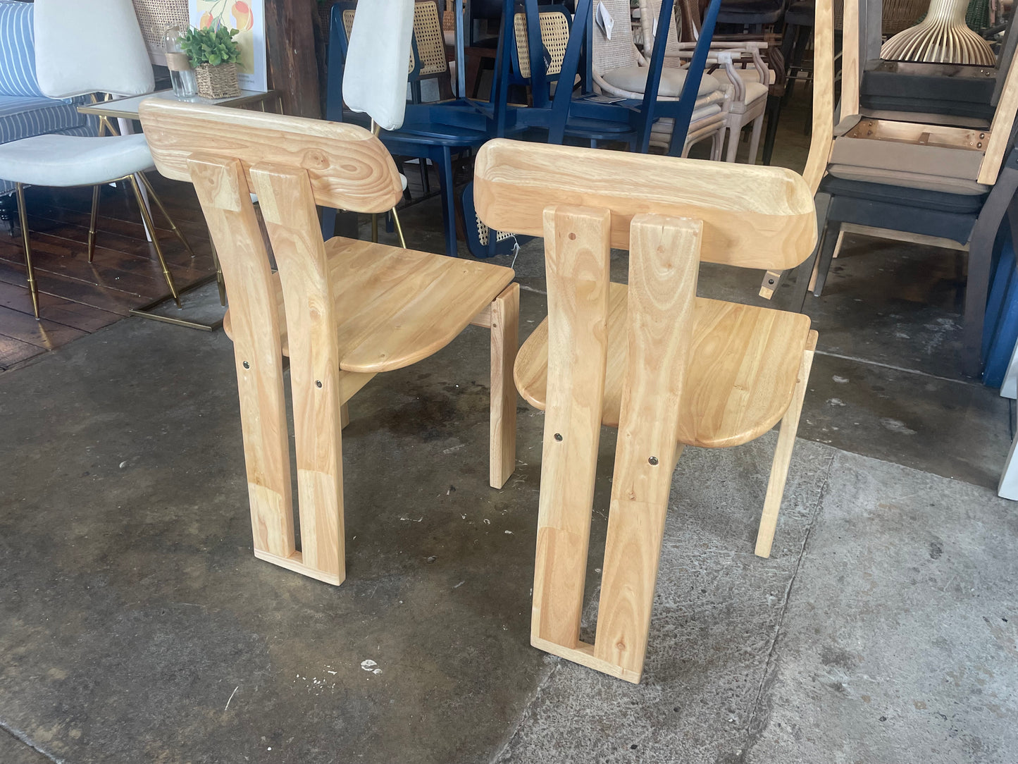 2 blonde wood modern dining chairs 🌺