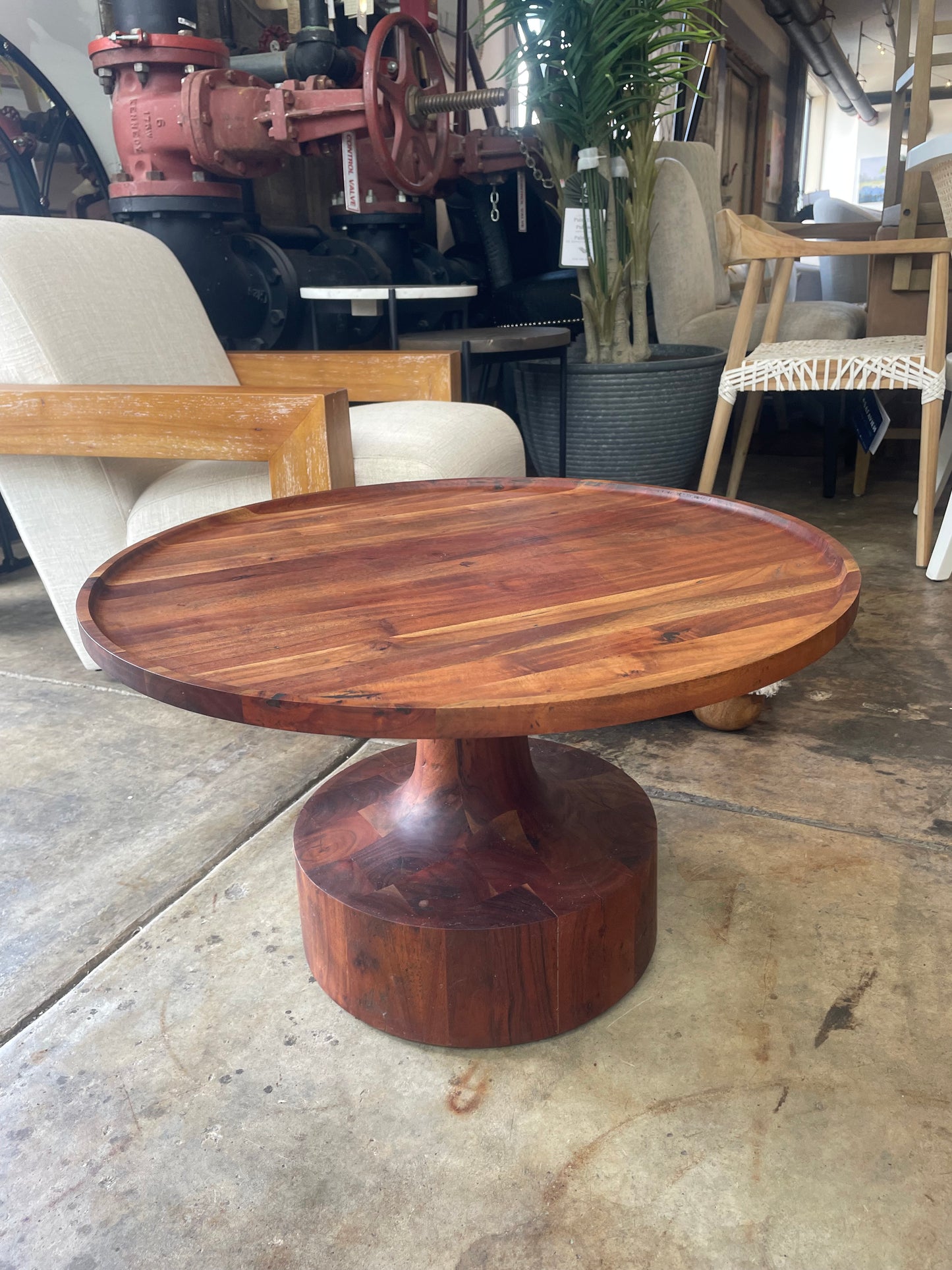 Gorgeous brown wood 26” pedestal coffee table ☕️