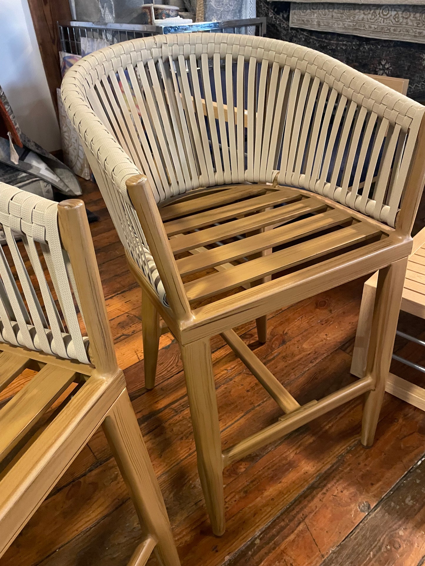 2 indoor / outdoor woven barstools w/ brown metal frame π»