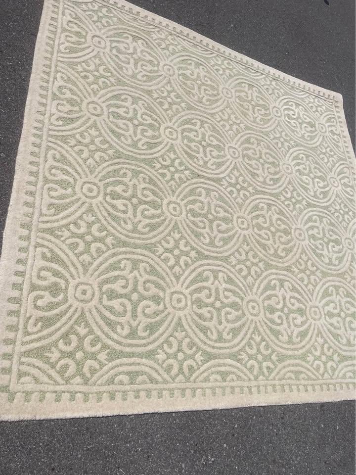 6ft square light green & ivory wool rug 🤍
