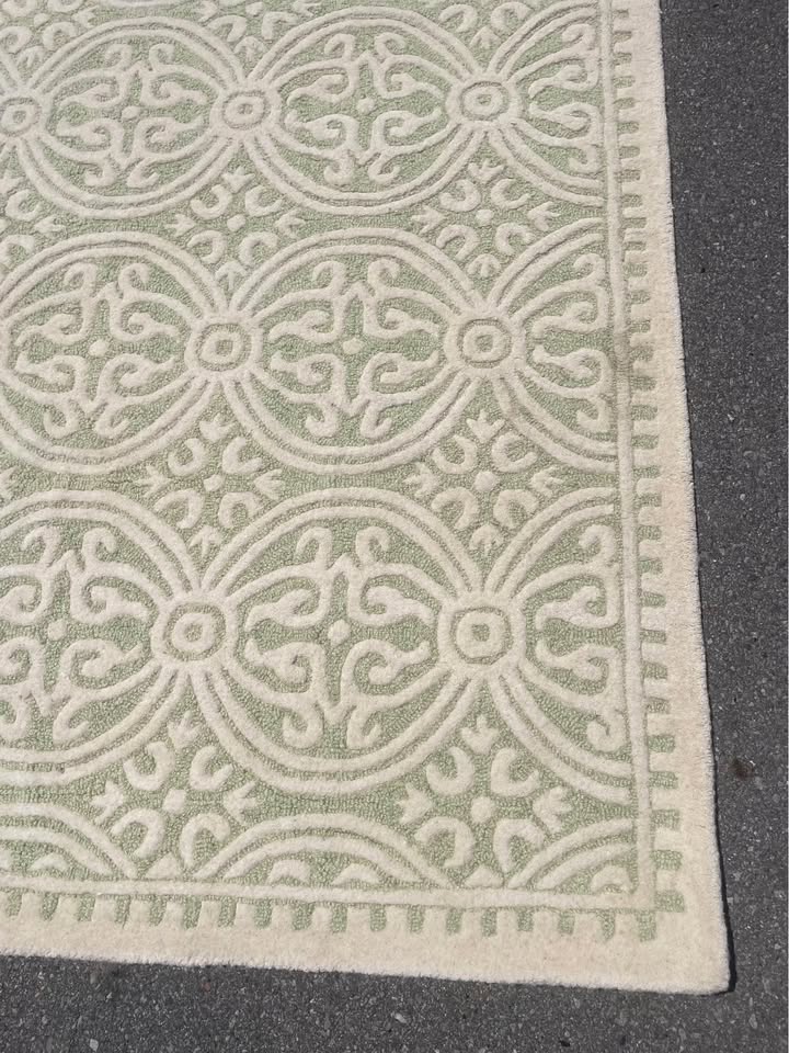 6ft square light green & ivory wool rug 🤍