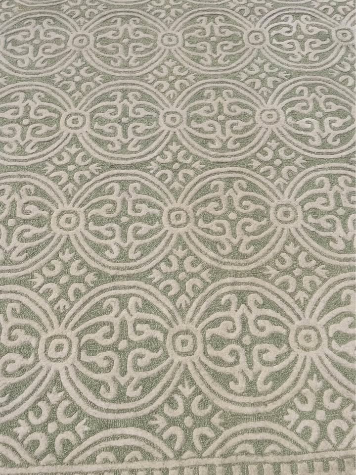 6ft square light green & ivory wool rug 🤍