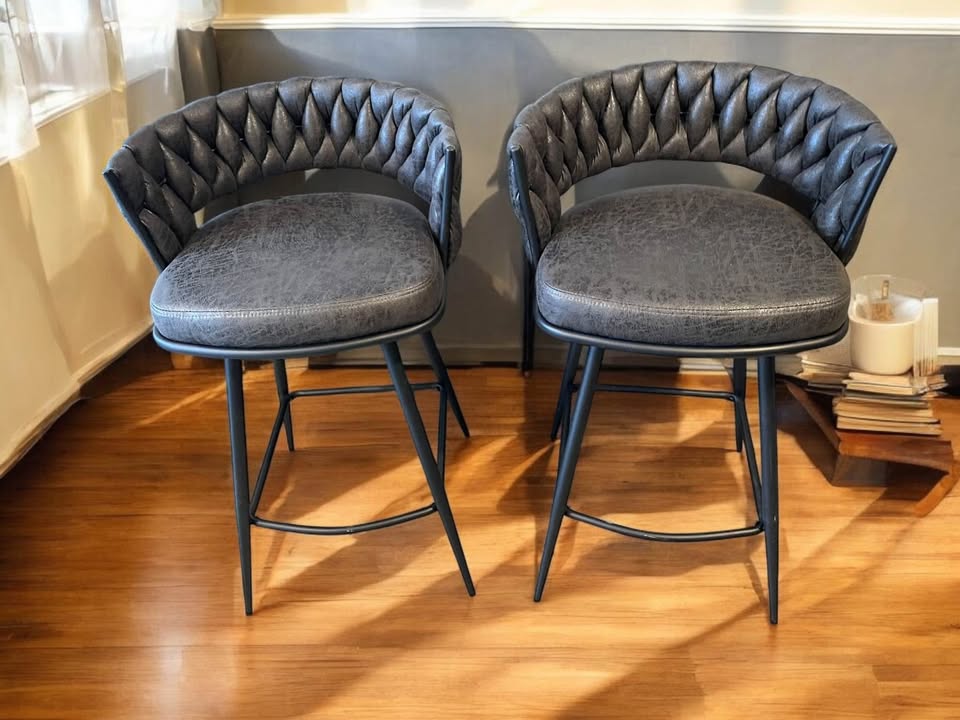 2 swivel black grey counterheight barstools🥂