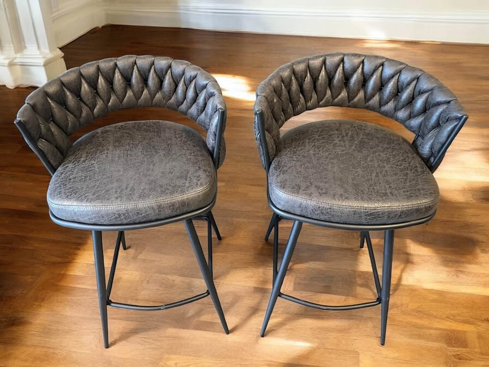 2 swivel black grey counterheight barstools🥂