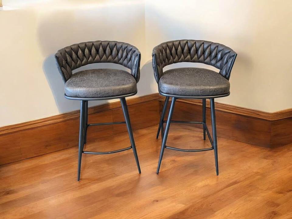 2 swivel black grey counterheight barstools🥂