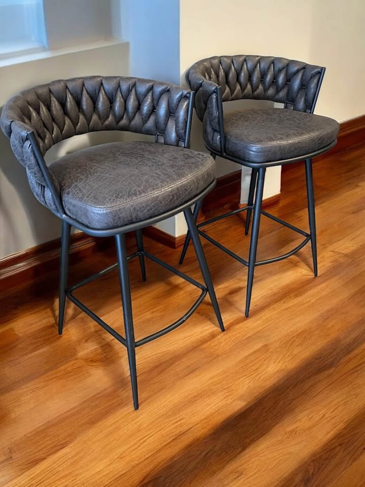 2 swivel black grey counterheight barstools🥂