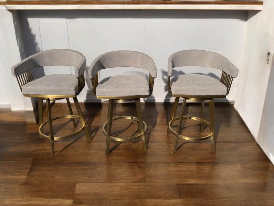 Swivel gray & gold counterheight barstool ✨
