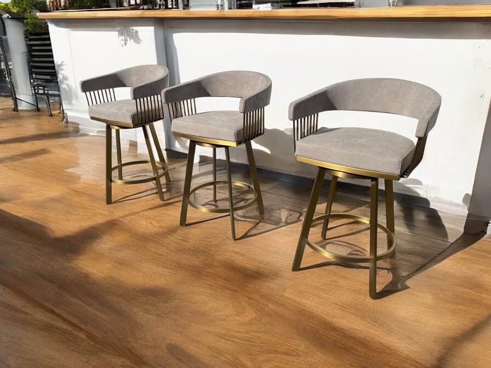 Swivel gray & gold counterheight barstool ✨