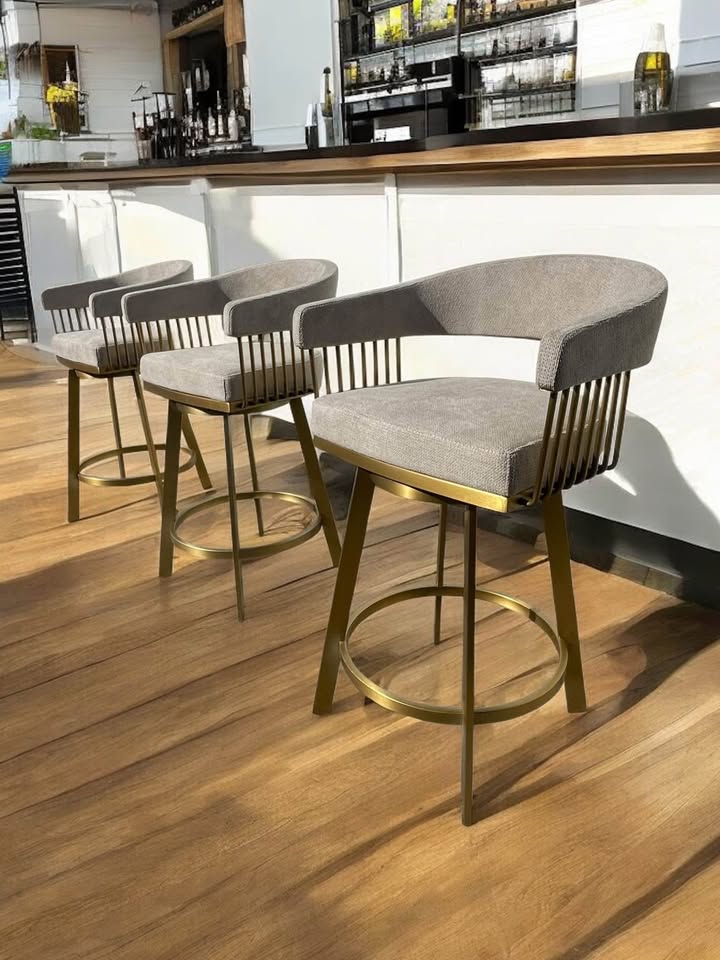 Swivel gray & gold counterheight barstool ✨