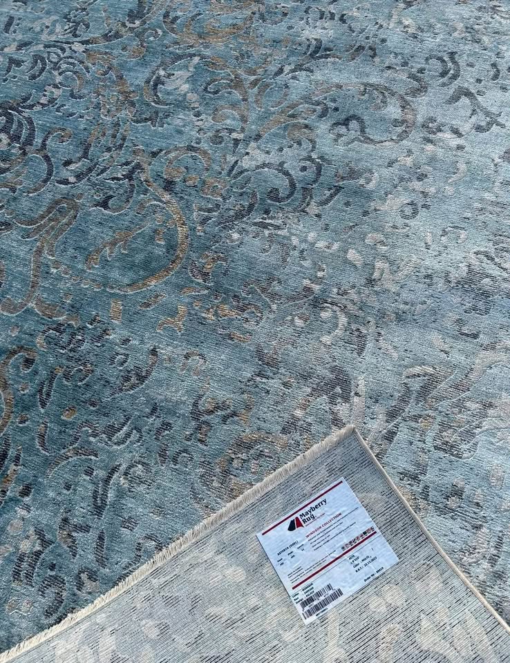 8x10 soft blue & ivory rug w/ fringe π