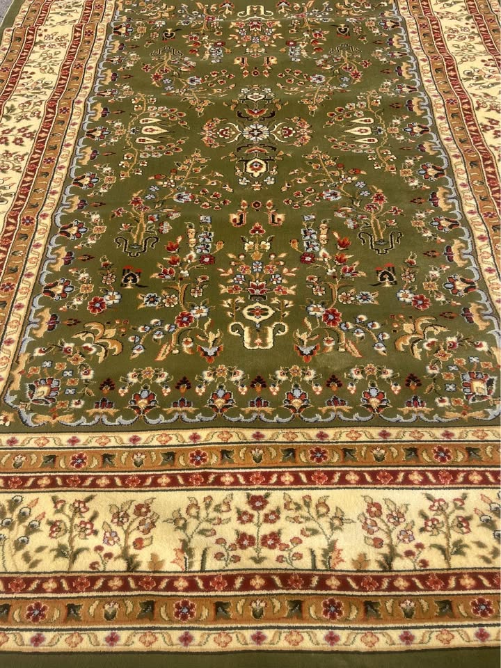 8x11 green & red oriental rug 🌹
