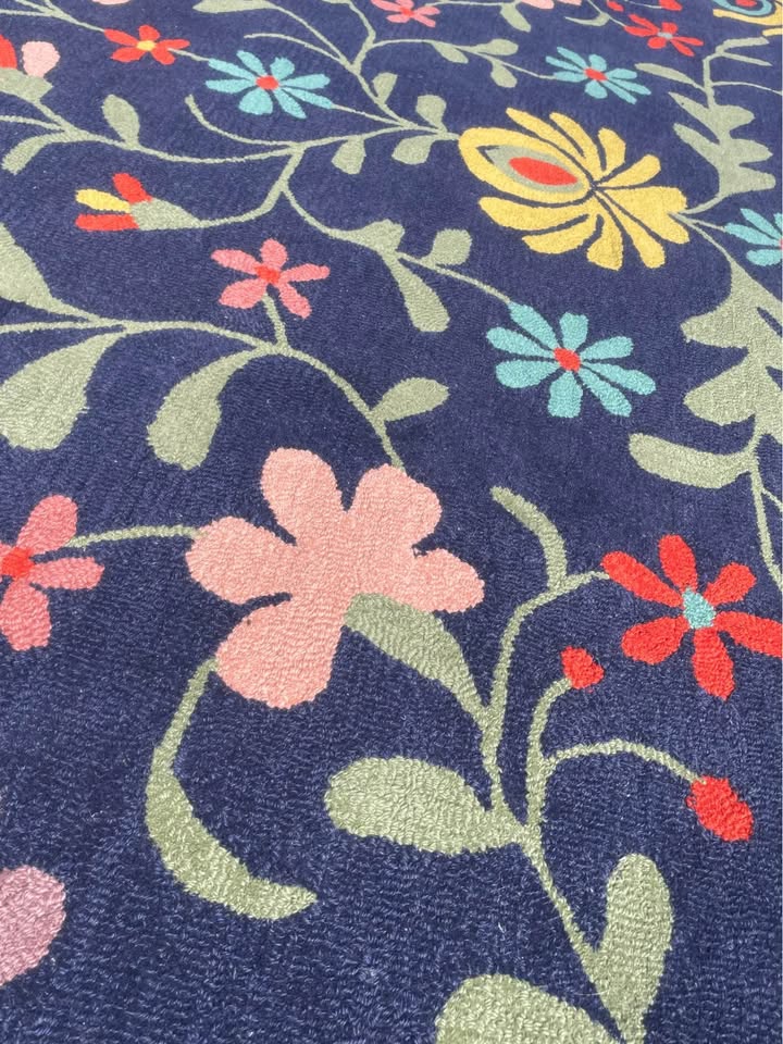 8x10 flower Momeni wool rug 🌼