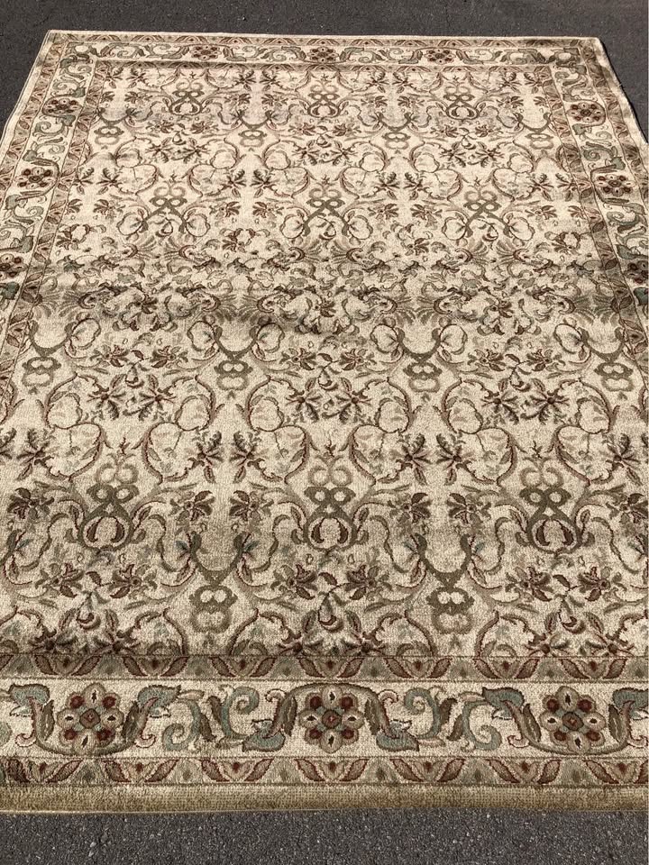 8x10 gold & beige traditional rug ⚜️