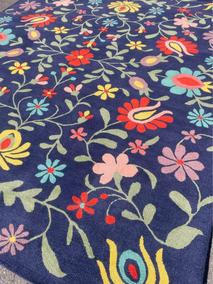 8x10 flower Momeni wool rug 🌼