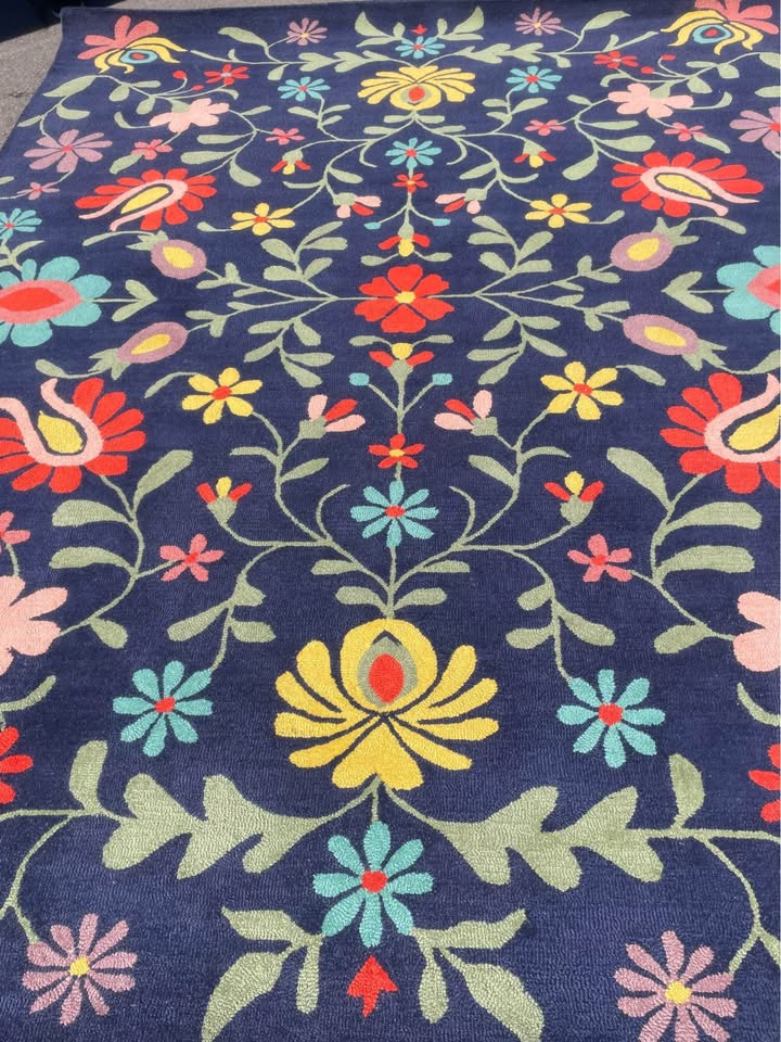 8x10 flower Momeni wool rug 🌼