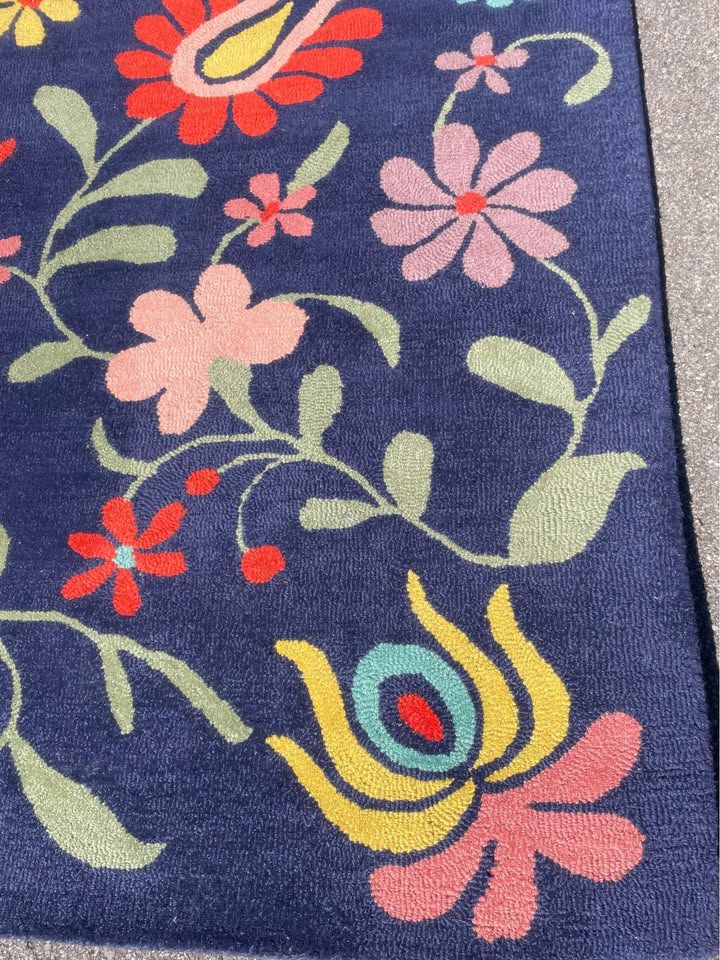 8x10 flower Momeni wool rug 🌼