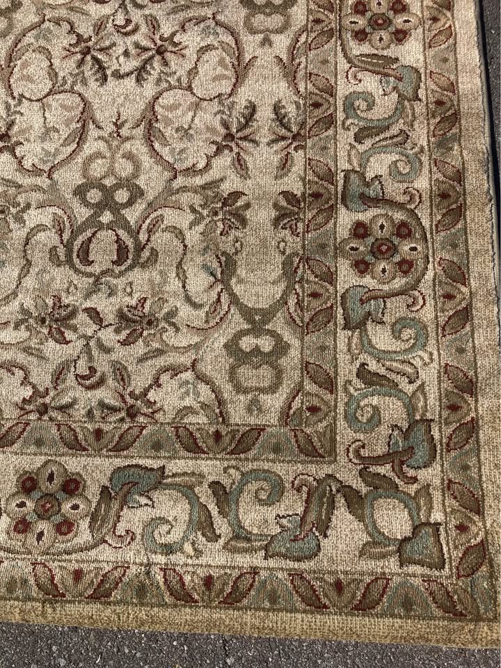8x10 gold & beige traditional rug ⚜️