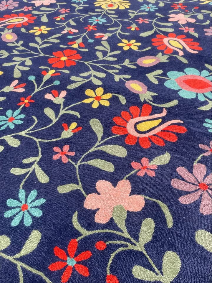 8x10 flower Momeni wool rug 🌼