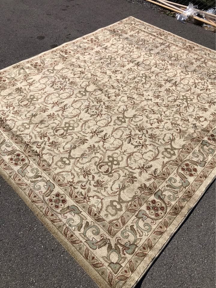 8x10 gold & beige traditional rug ⚜️