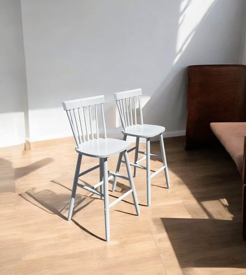 White spindle barheight barstools 🤍