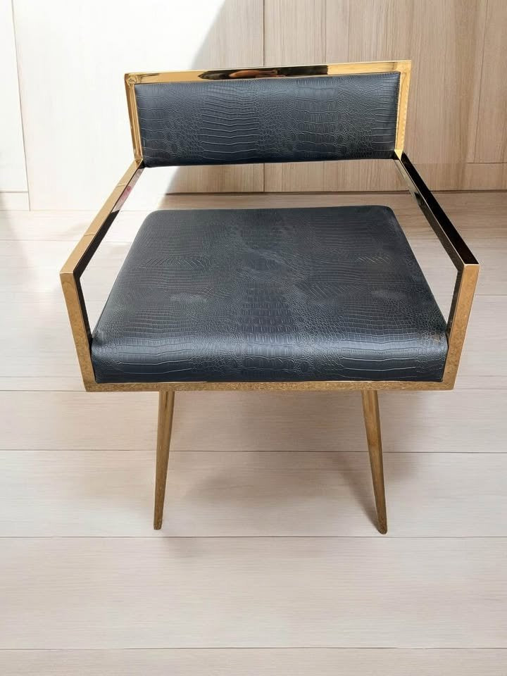 Black & rose gold modern chairs 🥂