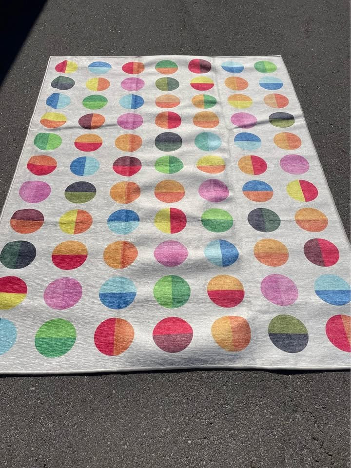 5x7 colorful split dot washable Crayola rug 🔵🟣