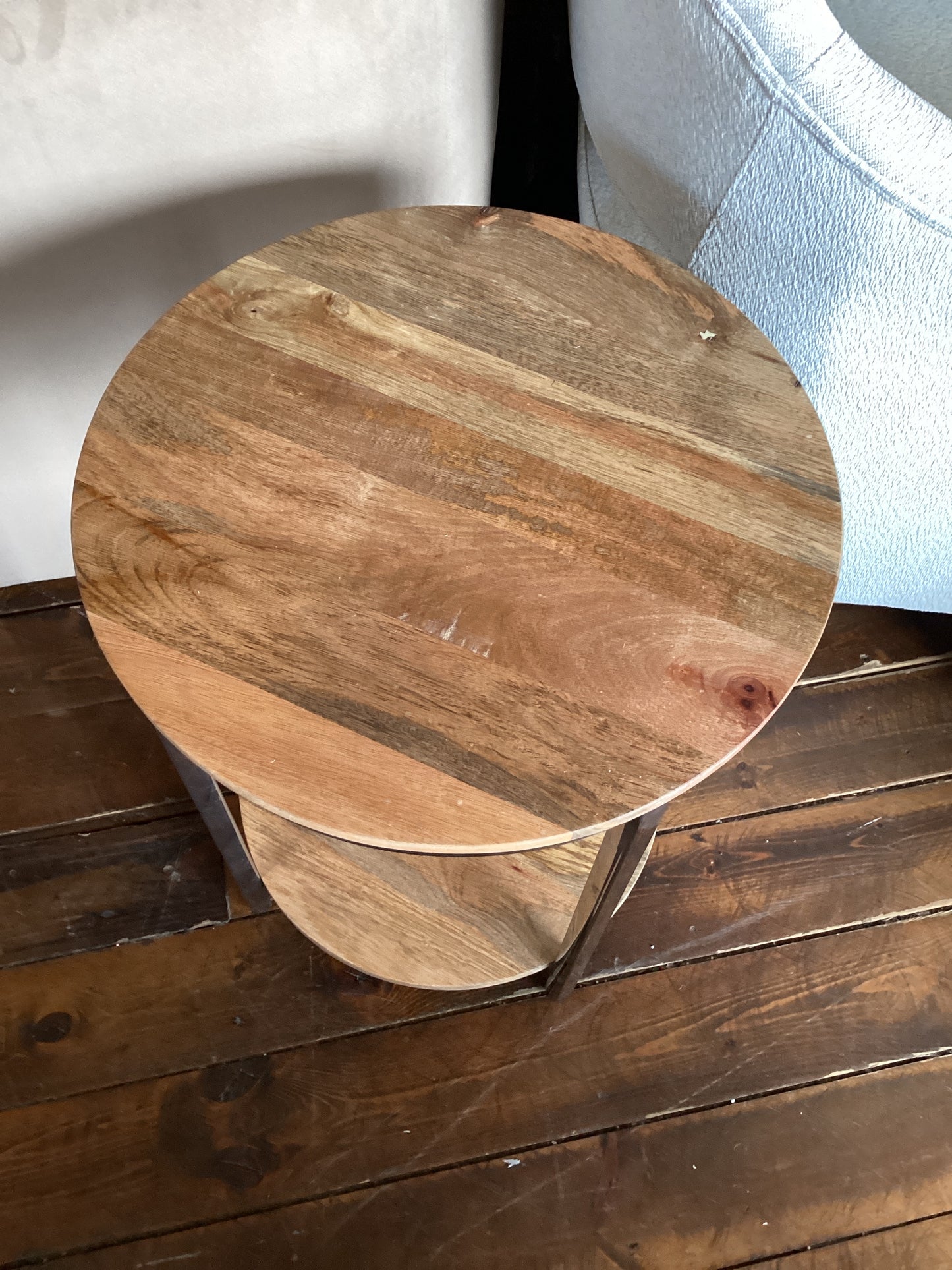 Wood & chrome round end table 🍵