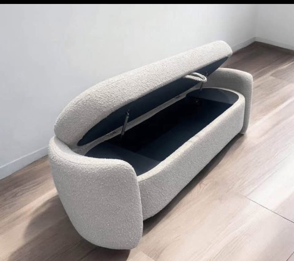 Soft off-white boucle ottoman & storage 🪴