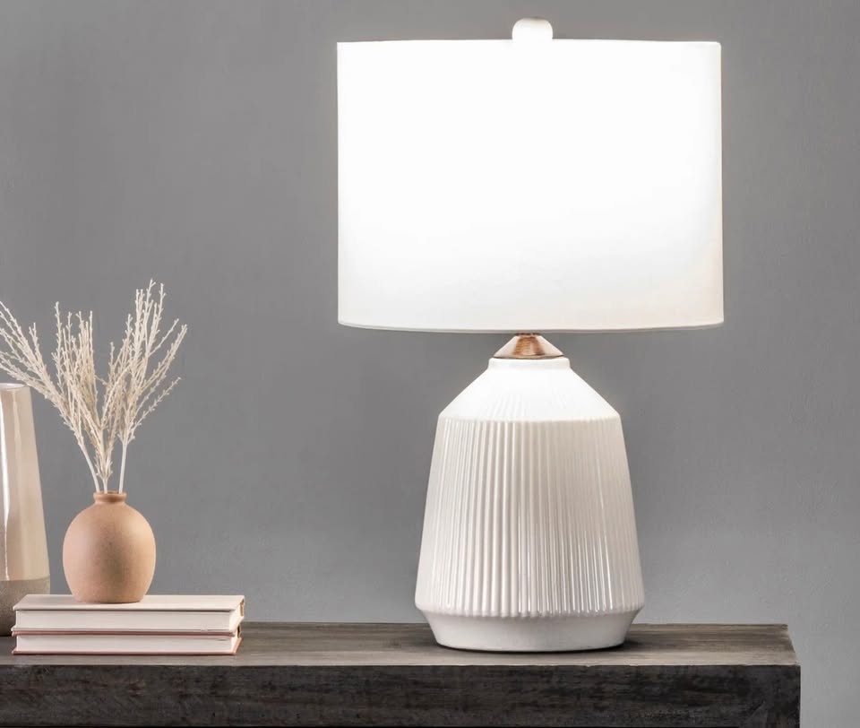 24" ceramic cream lamp 💡