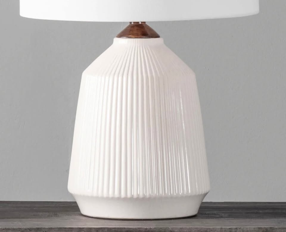 24" ceramic cream lamp 💡