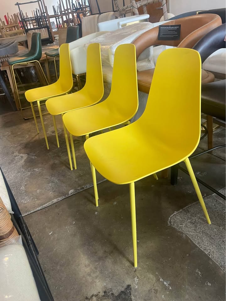 4 yellow modern dining chairs 💛