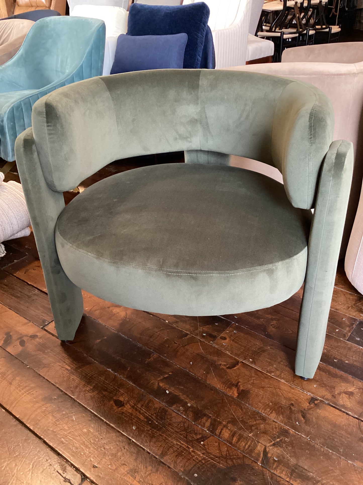 Olive green modern velvet accent chair 🫒