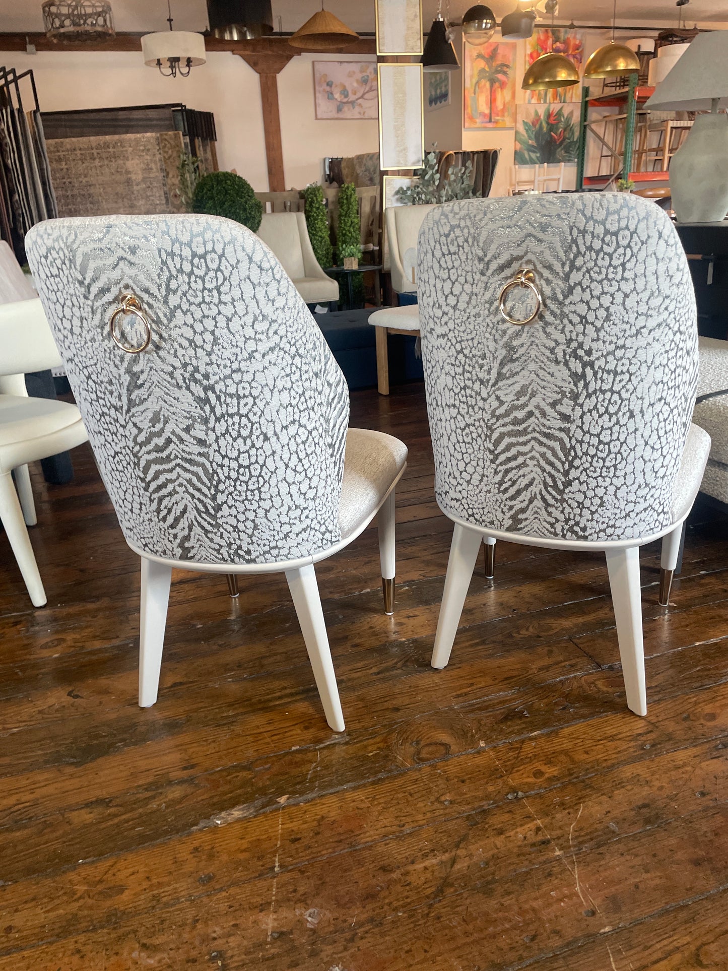 Unique silver sparkly chair w/ animal print back & brass gold handle w/ gold feet 🤍🩶