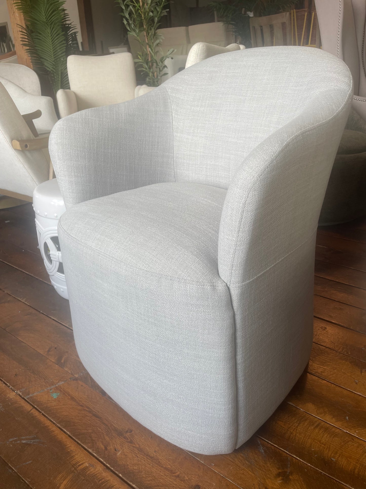 Light blue upholstered armchair on casters 🌸