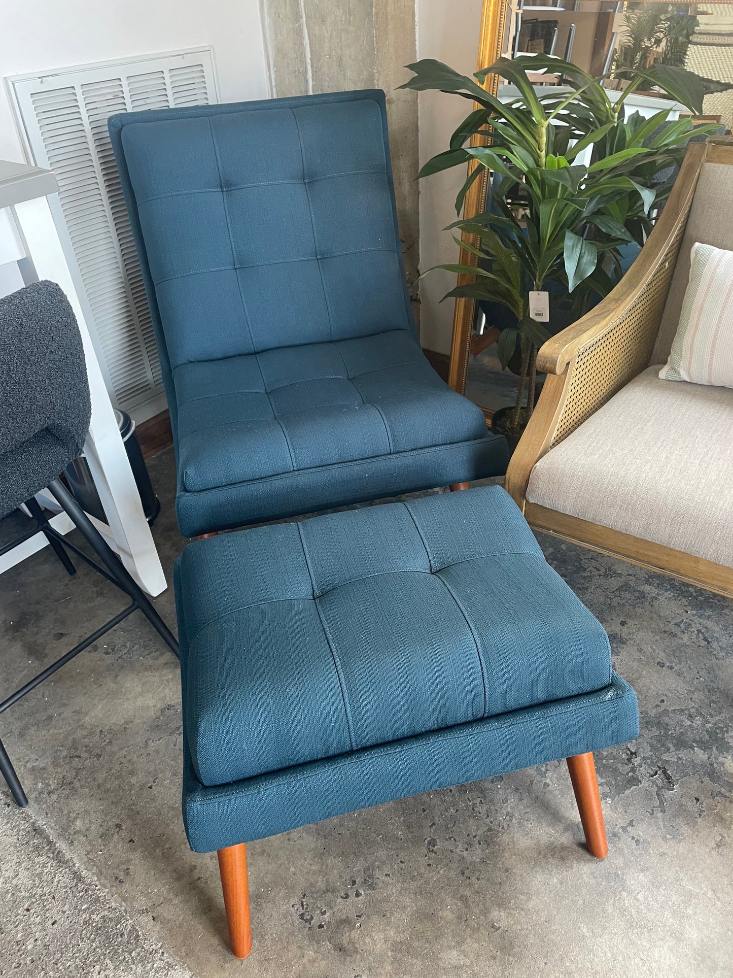 Blue MCM accent chair with ottoman ๐บ