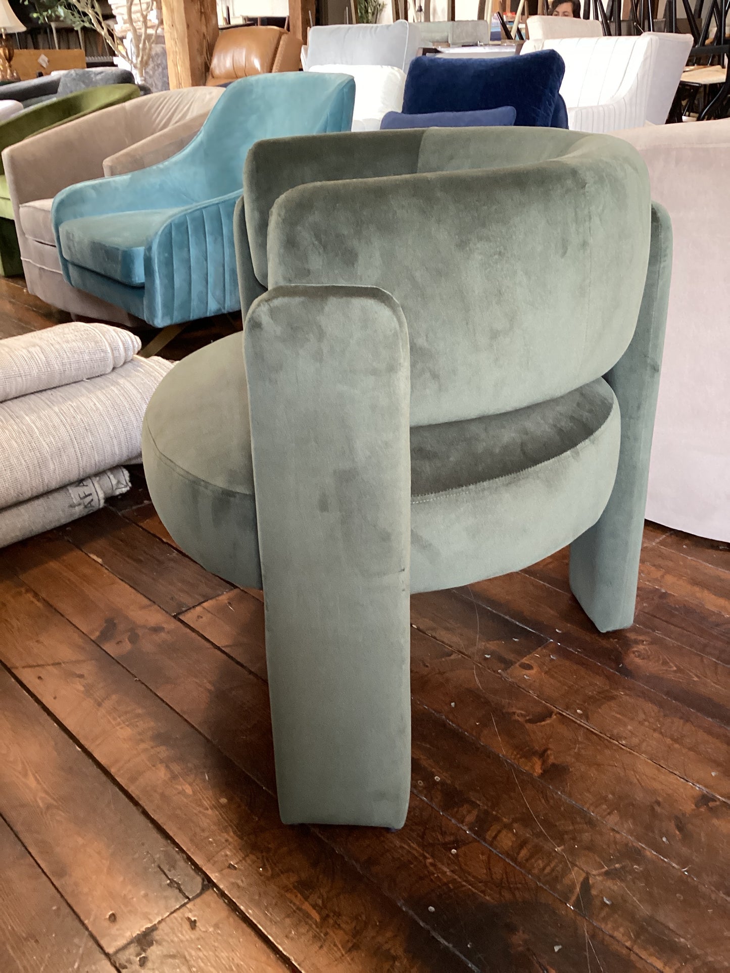 Olive green modern velvet accent chair 🫒