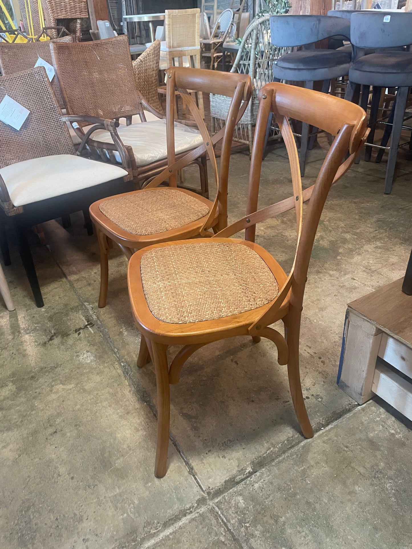 Farmhouse rustic cross-back brown wood chair 🤎