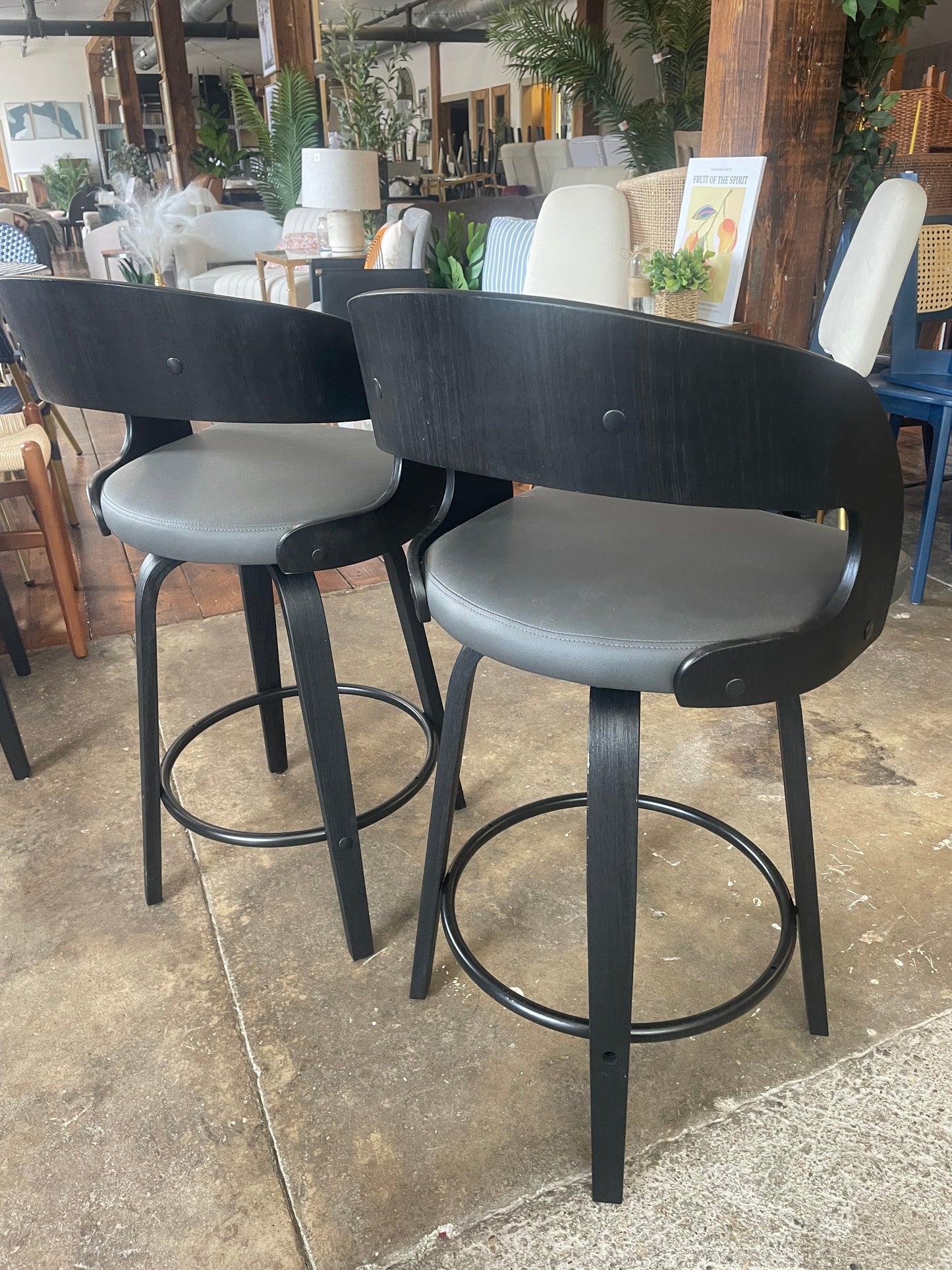 2 black & grey vegan leather swivel counterheight barstools🥂