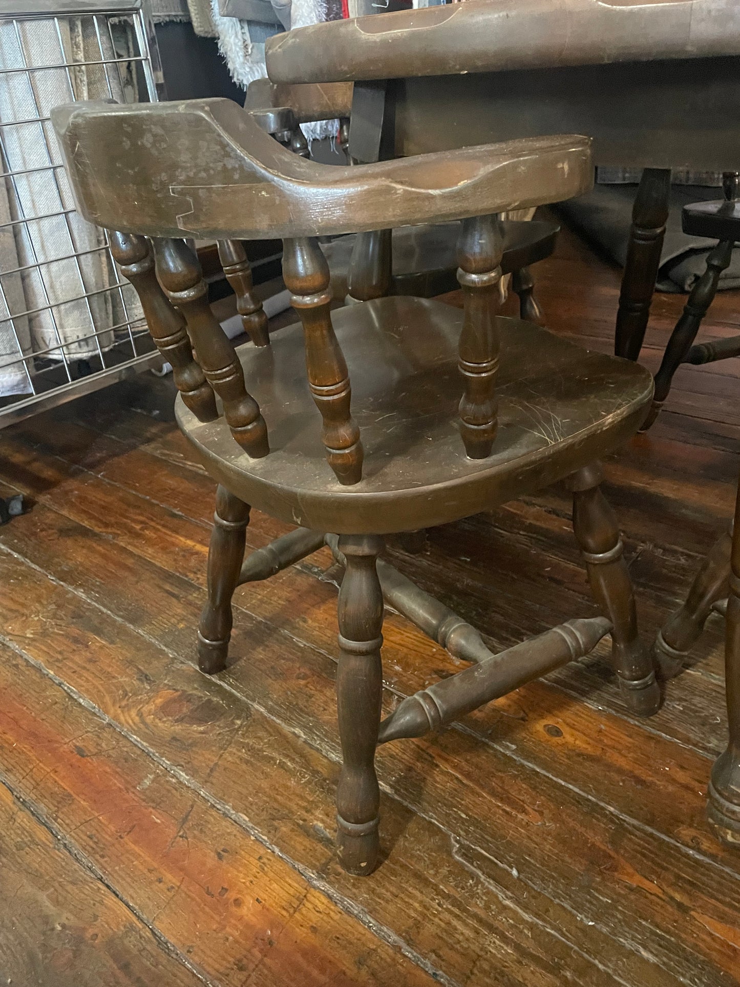 Vintage wood dining table w/ 4 chairs 🪑
